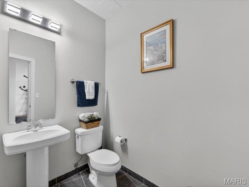 26018342 Property Photo 22