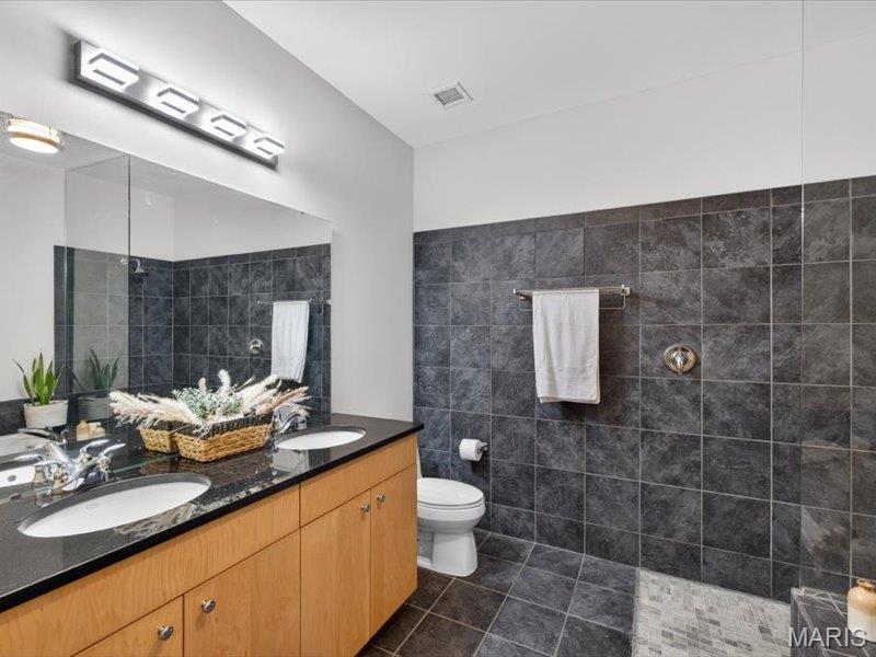 26018342 Property Photo 25