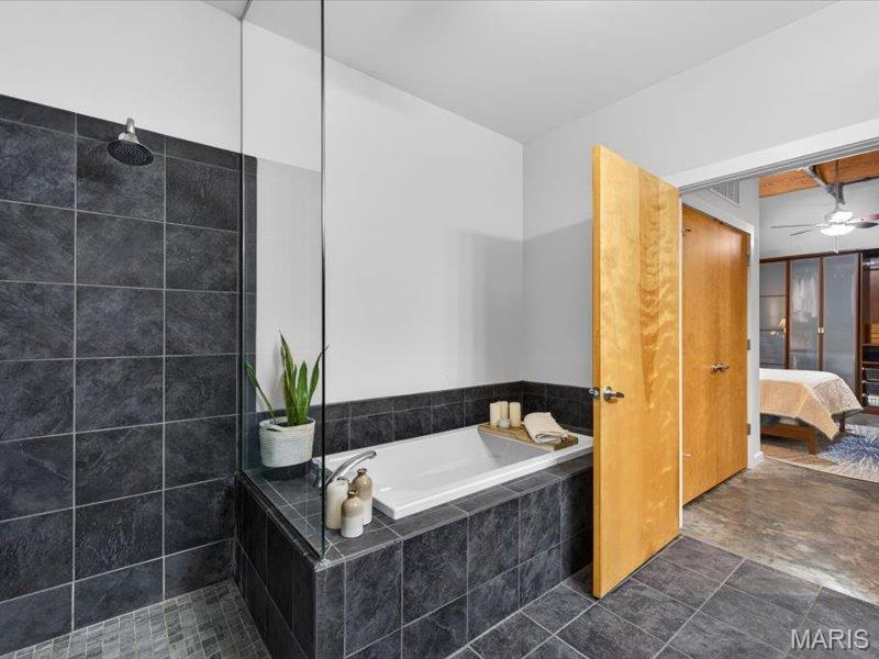 26018342 Property Photo 27