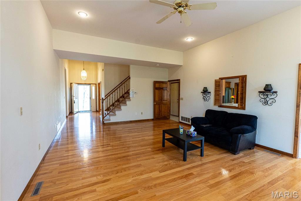 900 Country Lane Property Photo 7