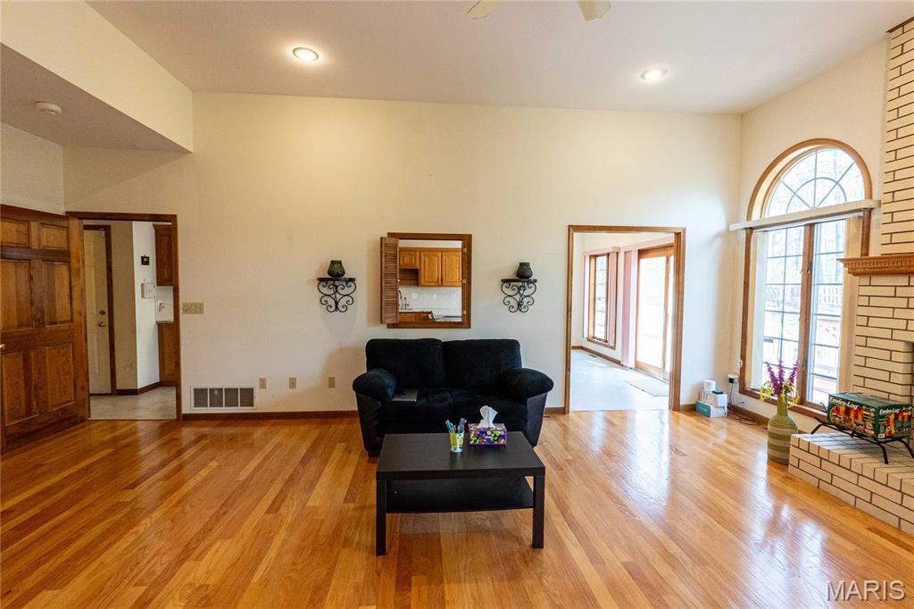 900 Country Lane Property Photo 10