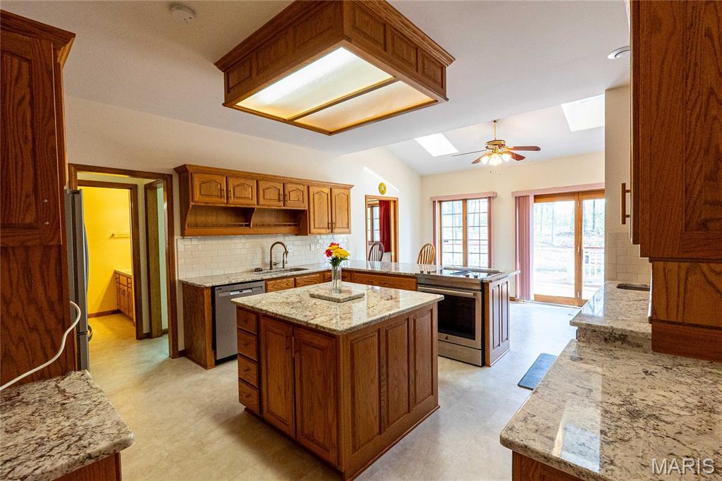 900 Country Lane Property Photo 12