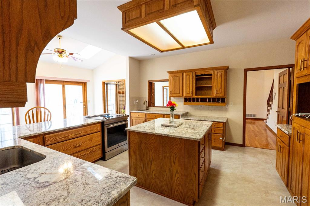 900 Country Lane Property Photo 16
