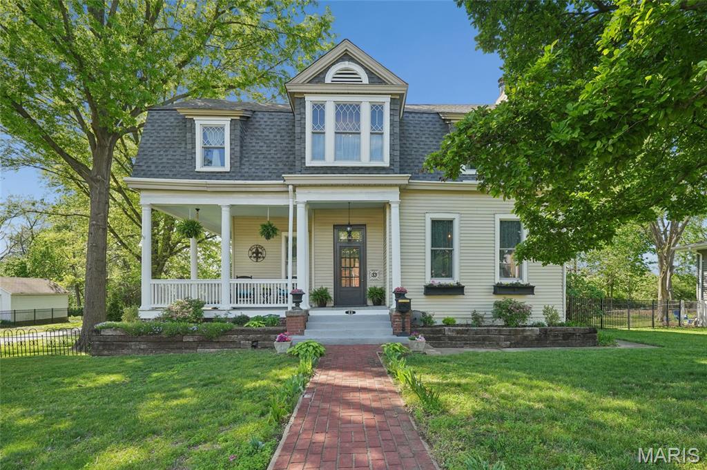 33 S Laclede Station Road Property Photo 1