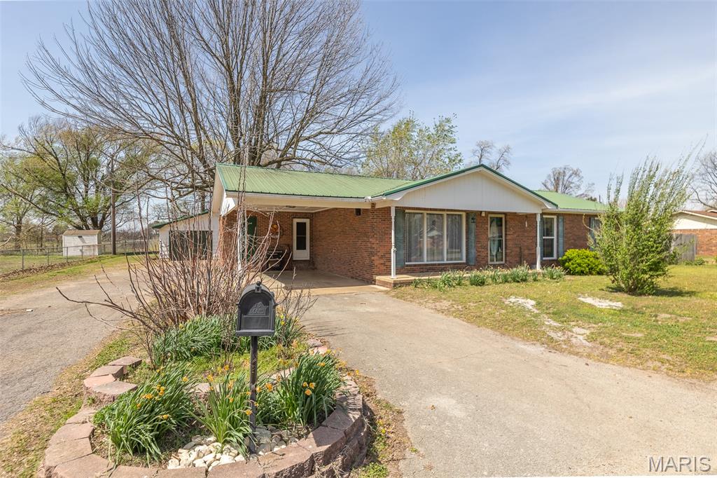 39813 W Dorothy Drive Property Photo 1