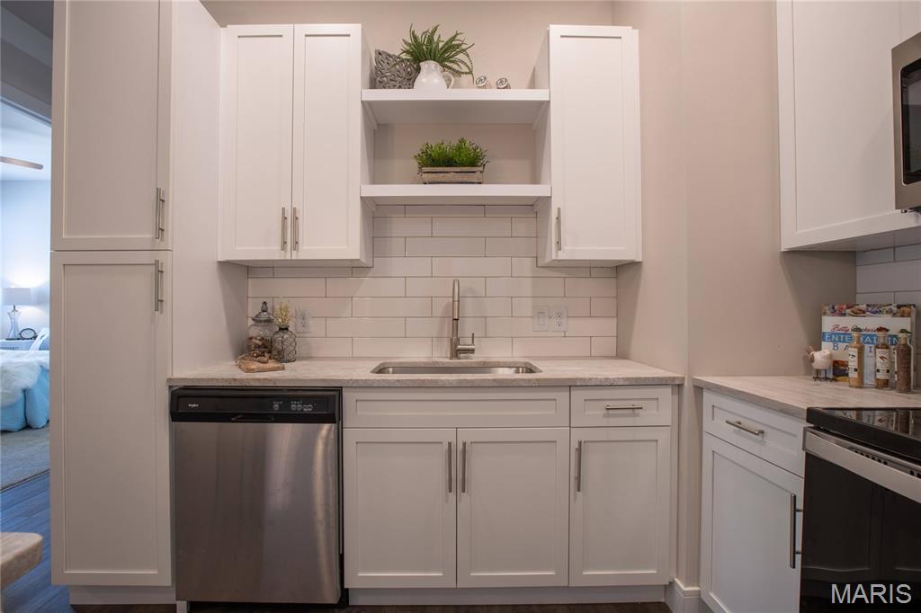 226 E Lockwood Avenue 305 Property Photo 12
