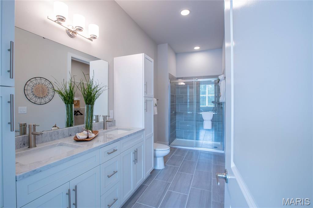 226 E Lockwood Avenue 305 Property Photo 13
