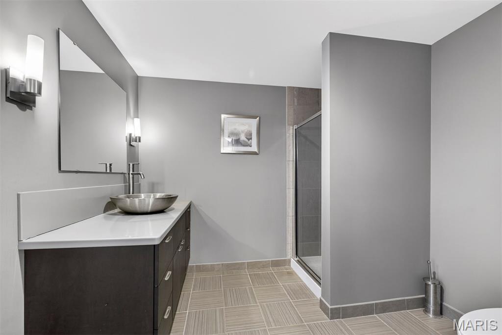 915 Olive Street 1605 Property Photo 20