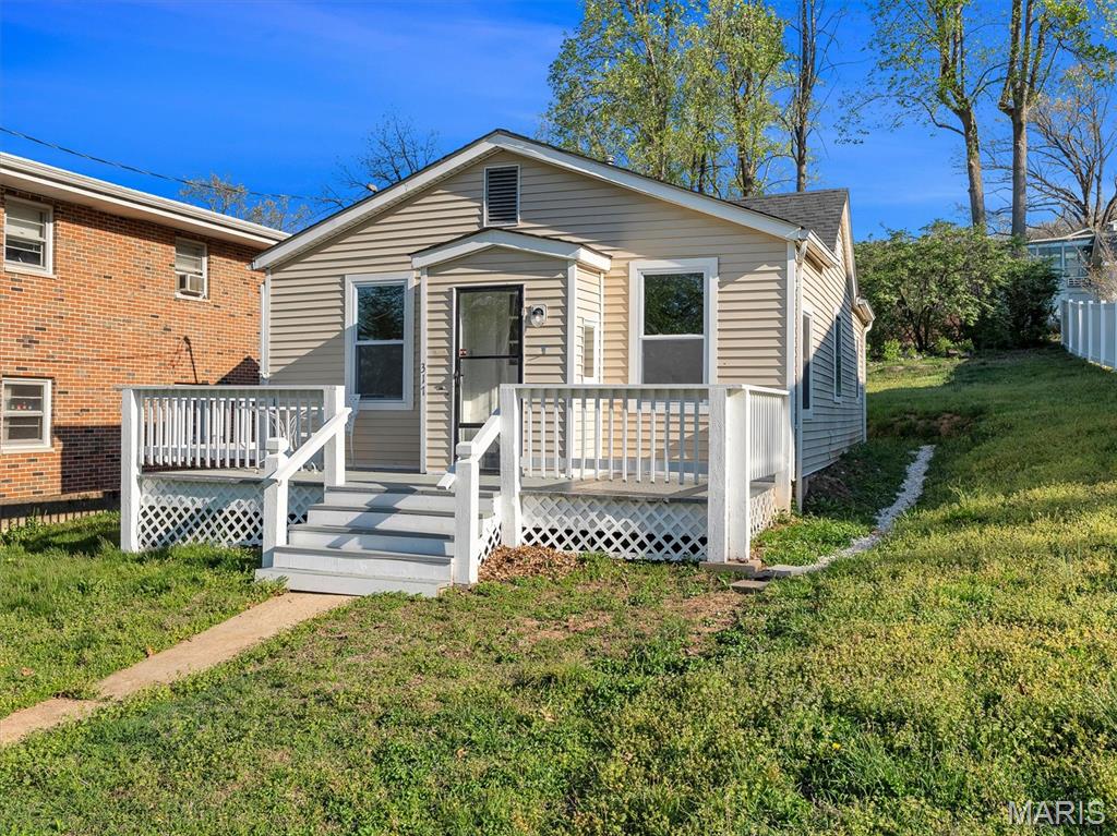 317 E Sand Street Property Photo 2