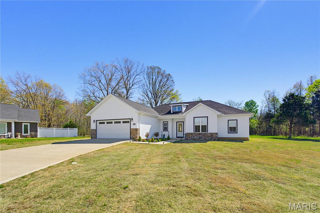 194 Duranda Drive Property Photo 1