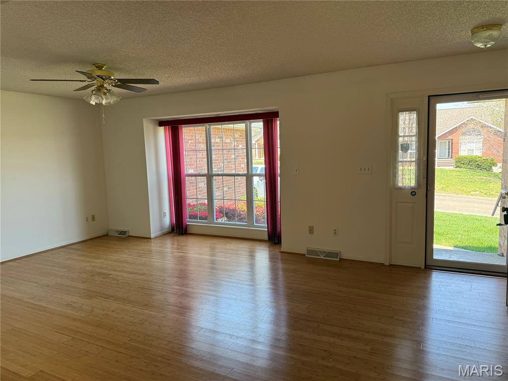 1112 Murry Lane Property Photo 3