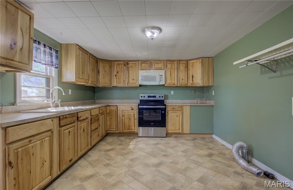 302 Marshall Property Photo 4