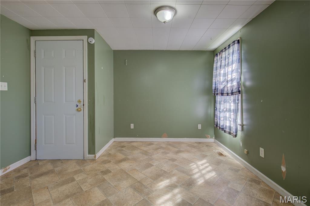 302 Marshall Property Photo 5