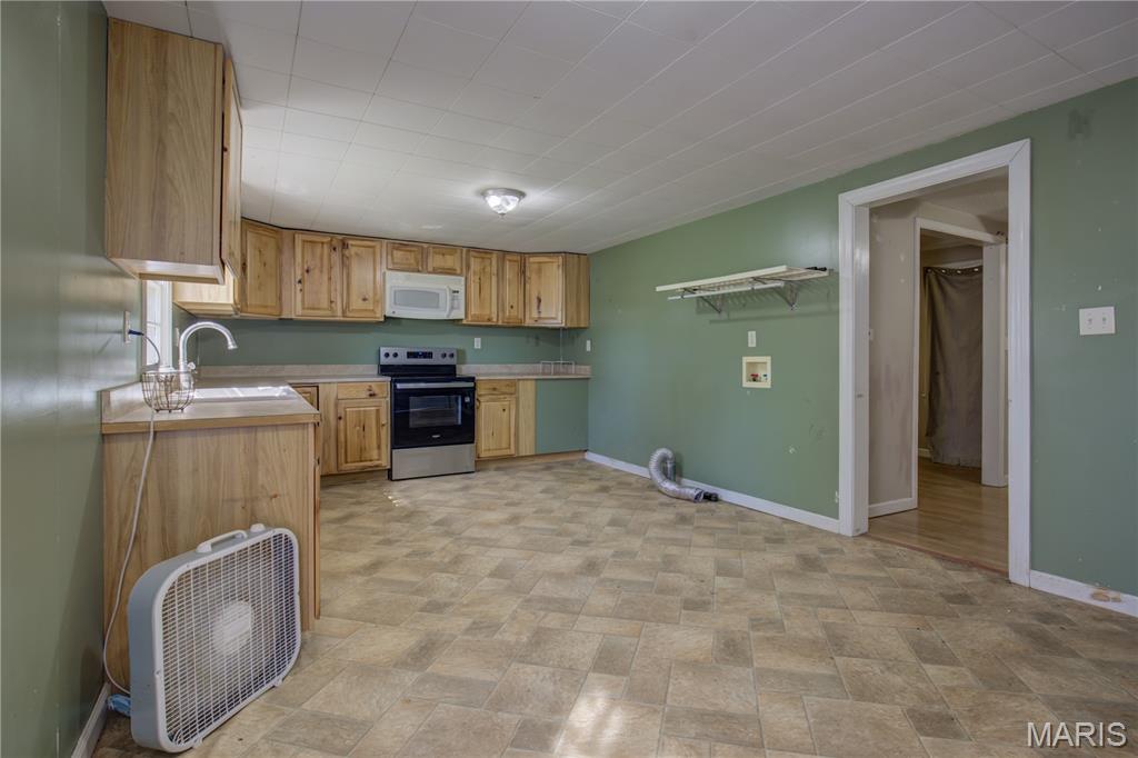 302 Marshall Property Photo 6