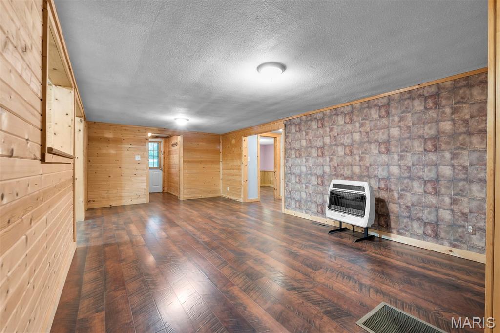 16482 Highway T Property Photo 3