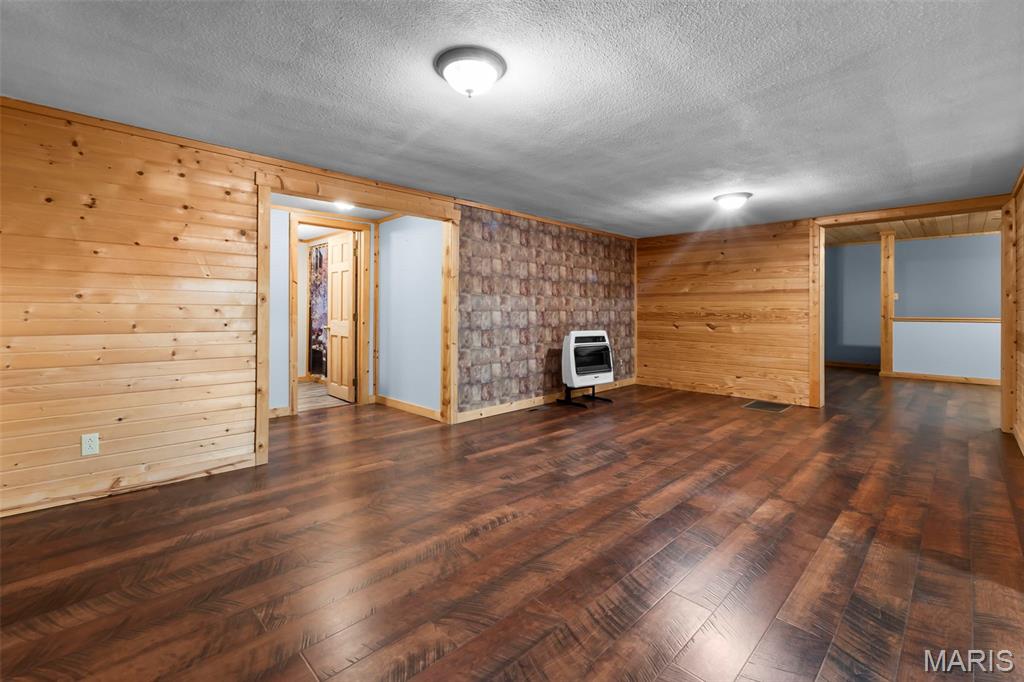 16482 Highway T Property Photo 4