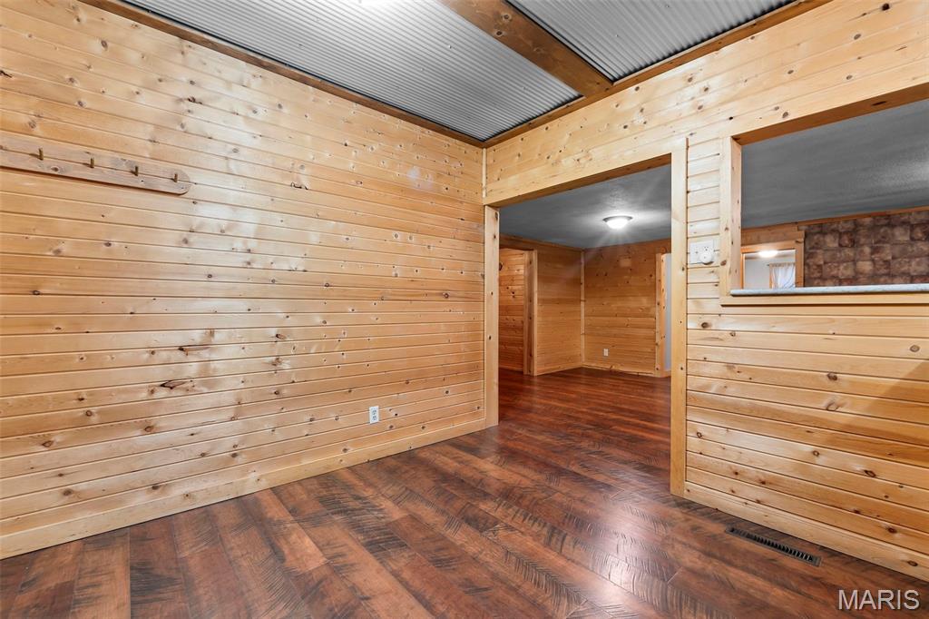 16482 Highway T Property Photo 6