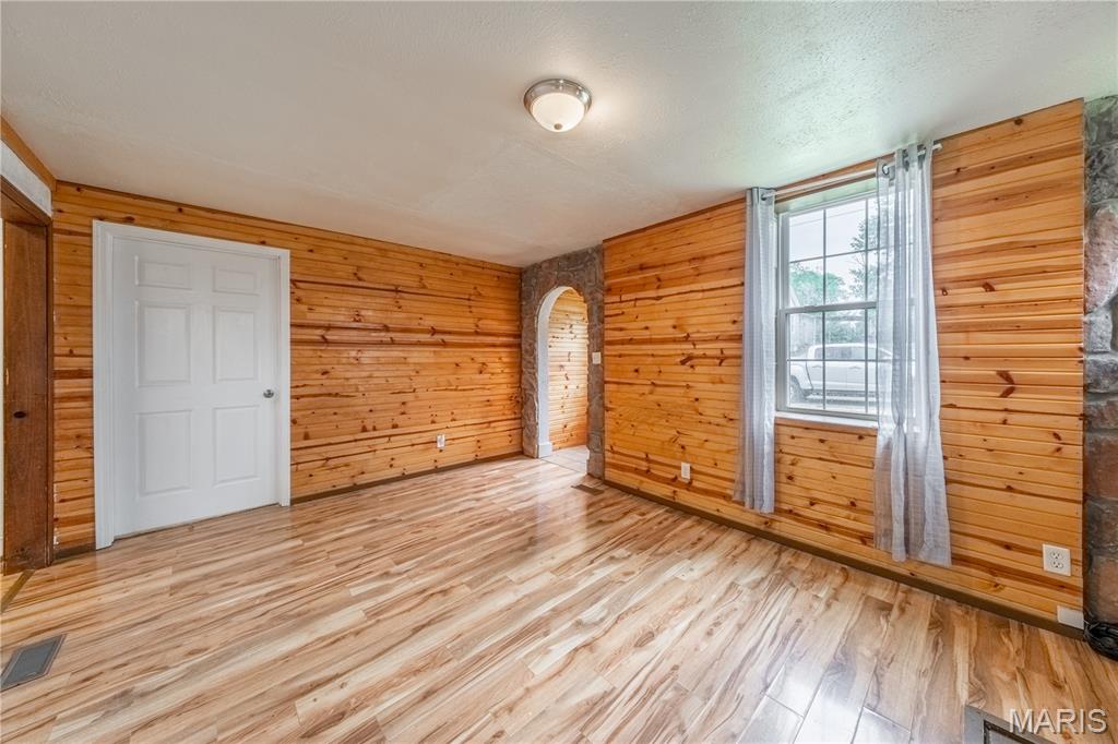 605 Third Street Property Photo 8