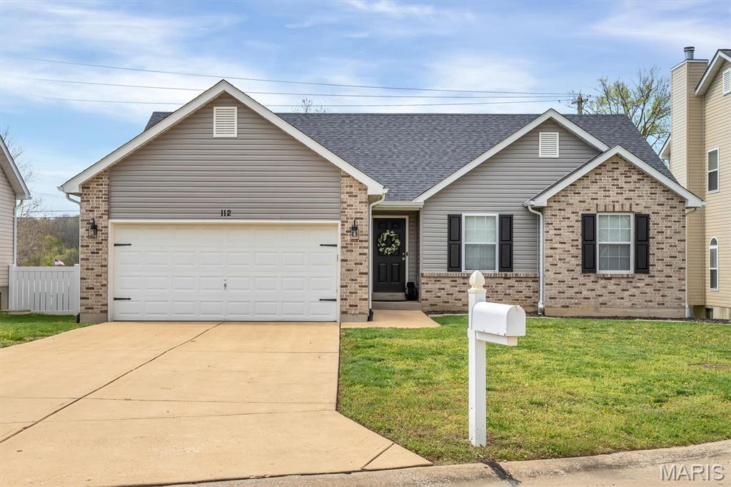 112 Trailing Oak Court Property Photo 2