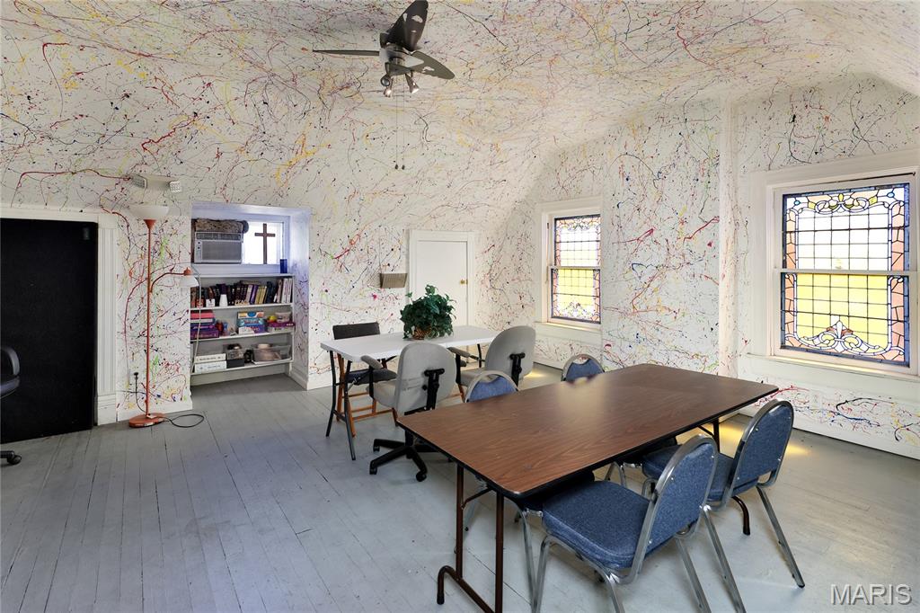 2736 Sutton Boulevard Property Photo 8