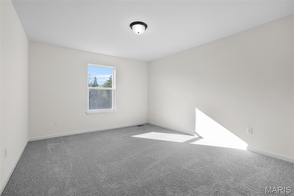 225 Heroes Way Property Photo 4