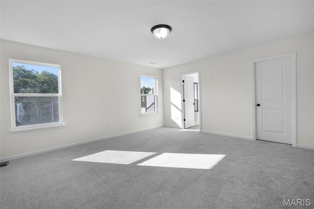 225 Heroes Way Property Photo 10
