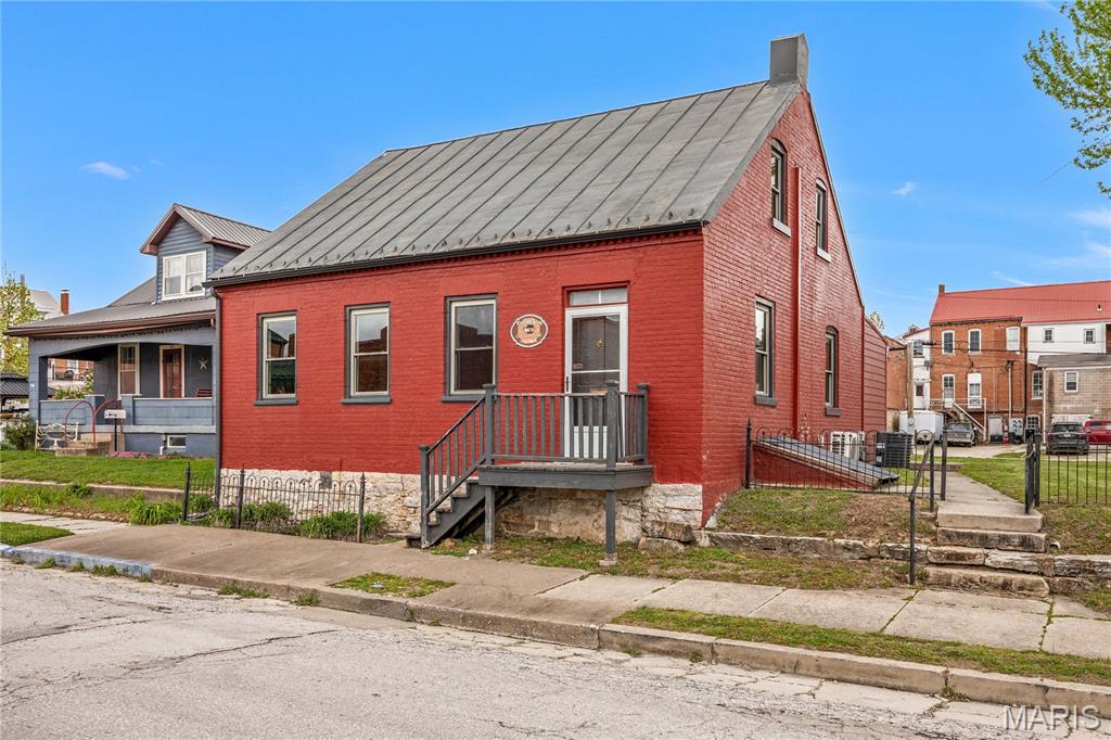 117 E 5th Street Property Photo 2