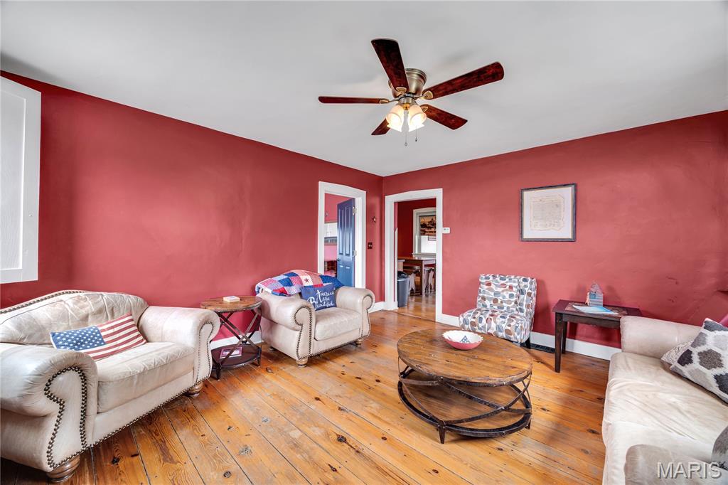 117 E 5th Street Property Photo 4