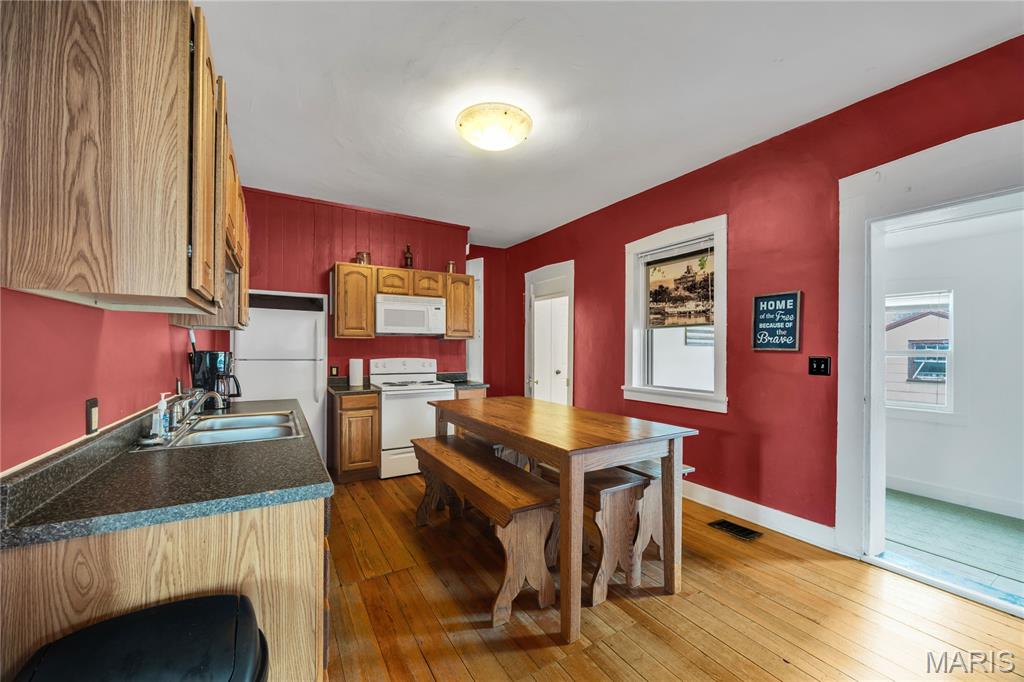 117 E 5th Street Property Photo 5