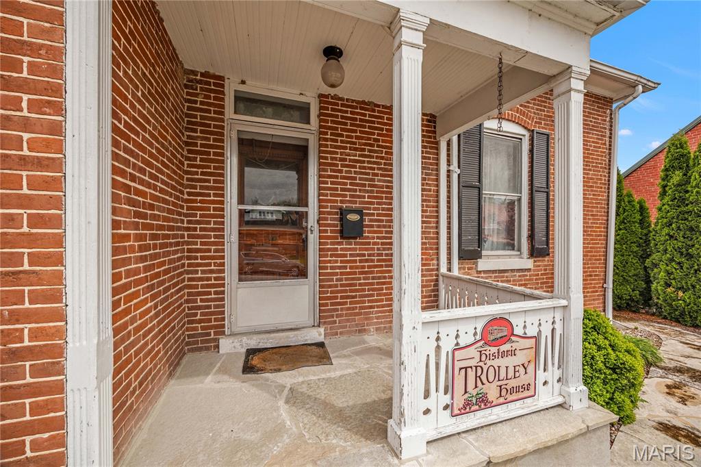 121 E 5th Street Property Photo 4
