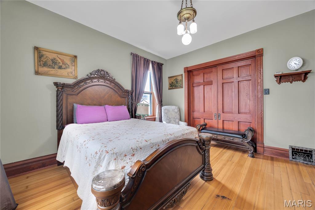 121 E 5th Street Property Photo 7
