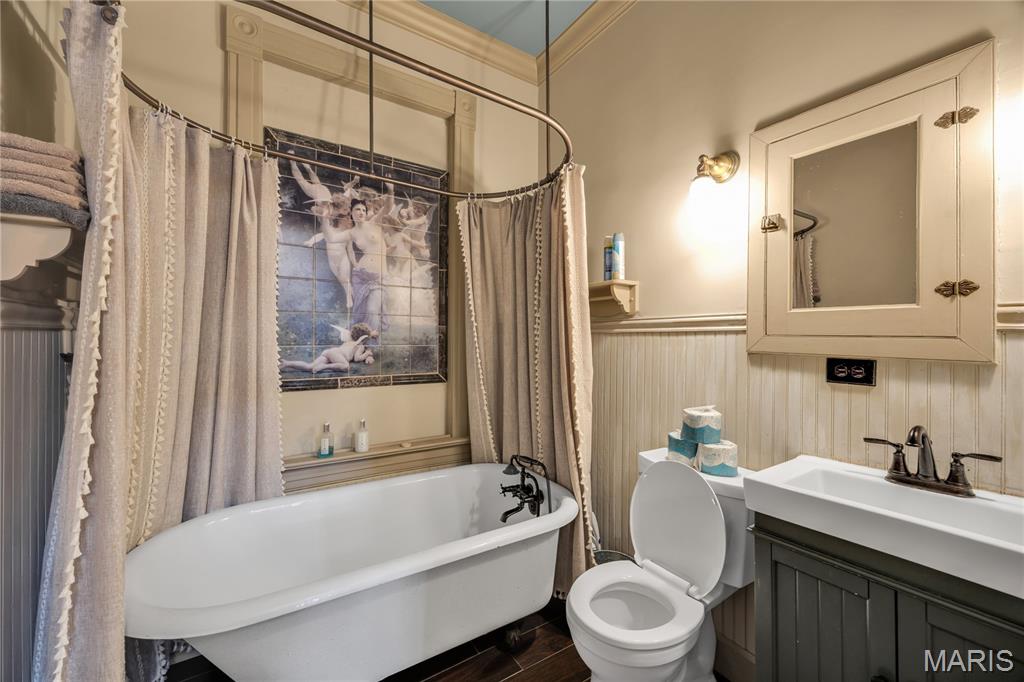 121 E 5th Street Property Photo 19