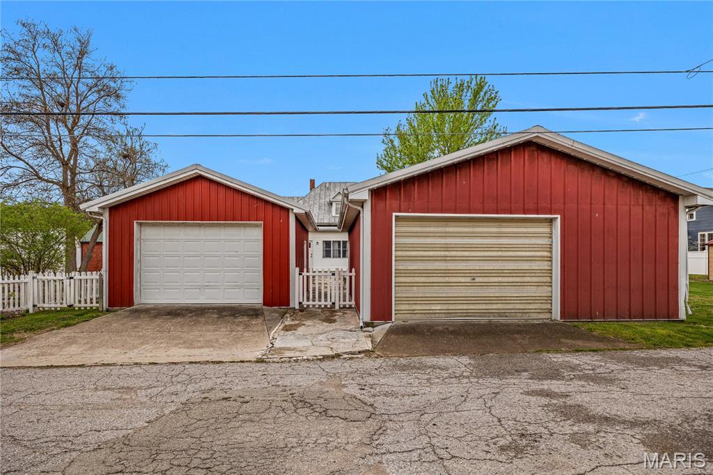 121 E 5th Street Property Photo 33