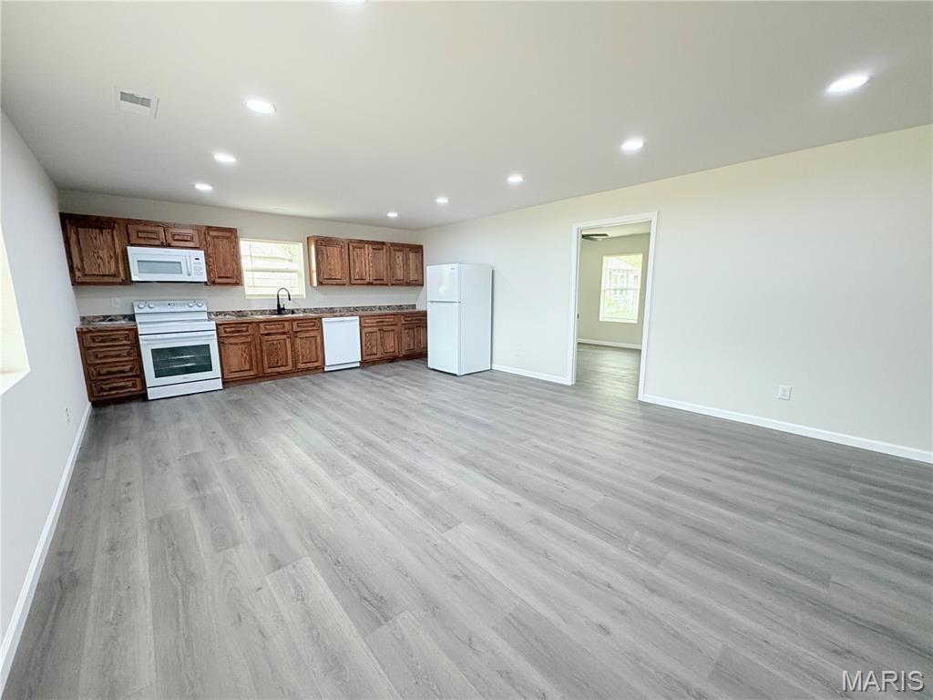 211 Maple St Property Photo 3