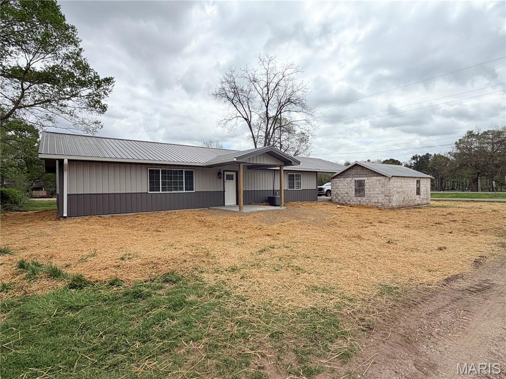 211 Maple St Property Photo 24