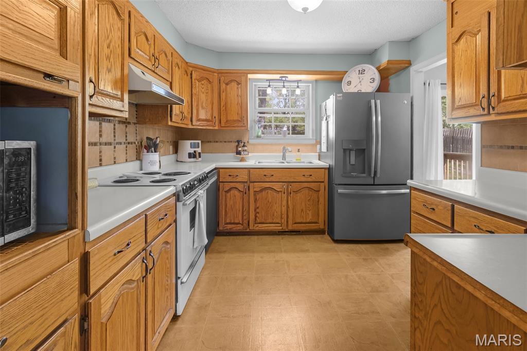 16911 Christian Drive Property Photo 6