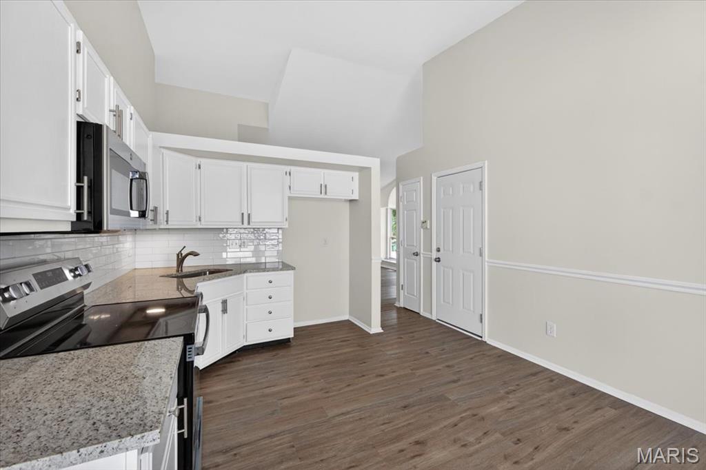 453 Seton Hall Court Property Photo 25