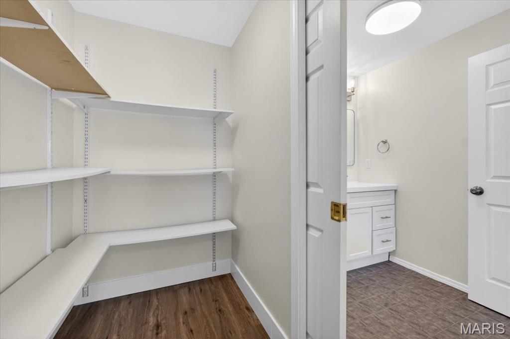 453 Seton Hall Court Property Photo 48