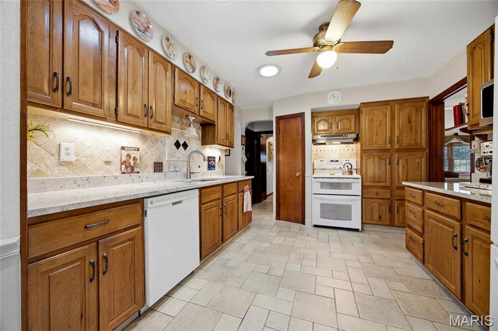 8015 New Haven Avenue Property Photo 12