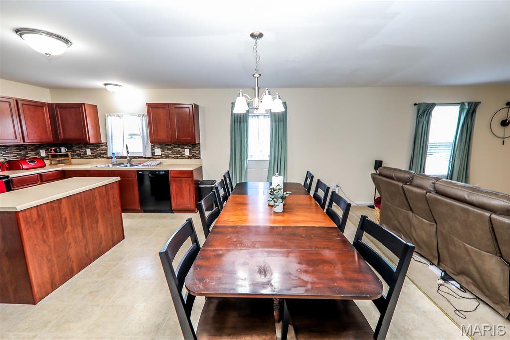1701 Shade Tree Court Property Photo 9