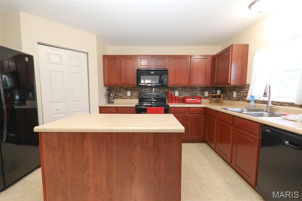 1701 Shade Tree Court Property Photo 13