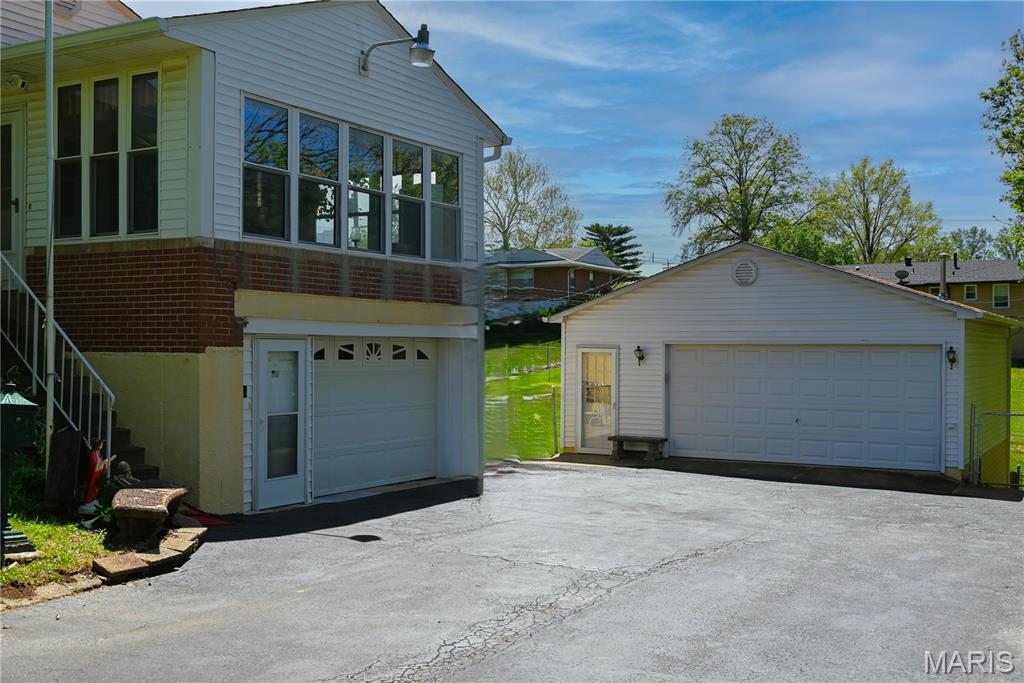 10022 Elise Drive Property Photo 3