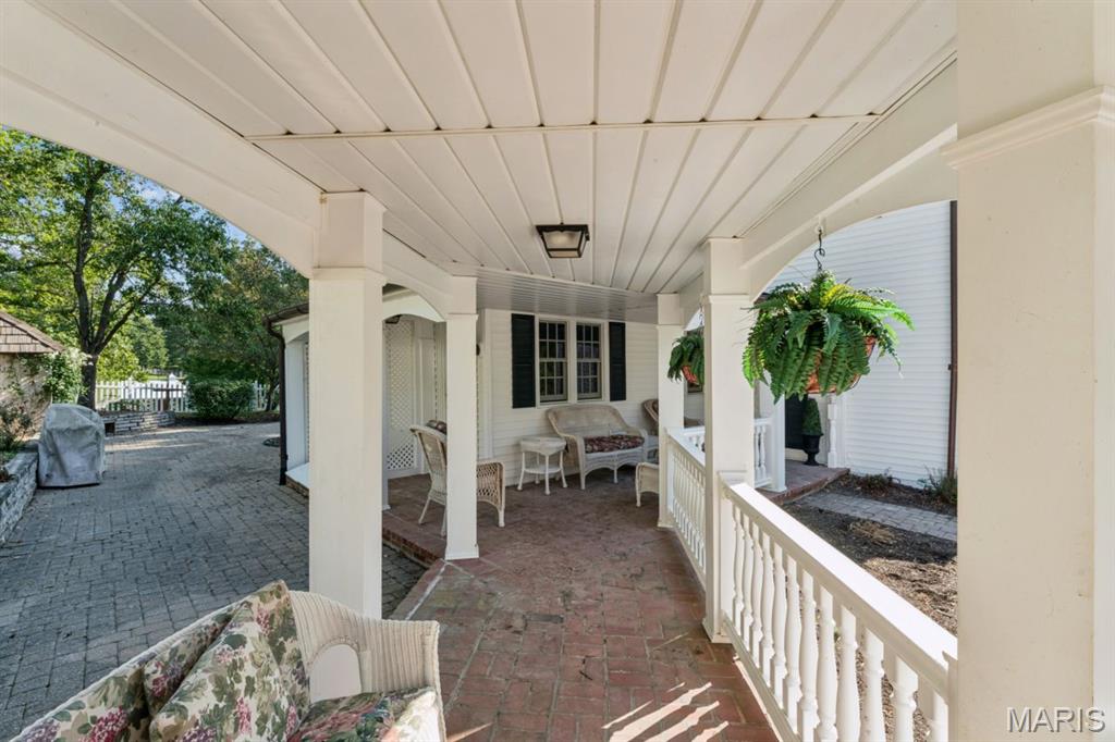 2333 Ossenfort Road Property Photo 5