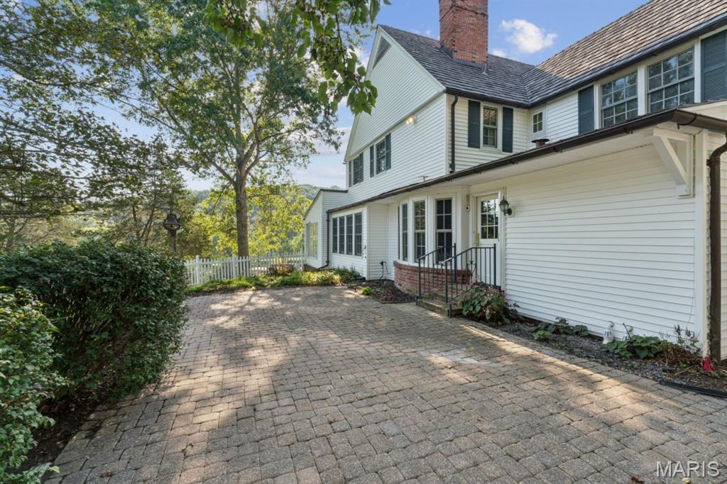 2333 Ossenfort Road Property Photo 8