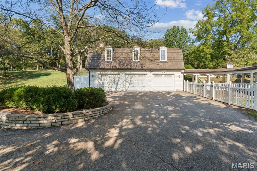 2333 Ossenfort Road Property Photo 12