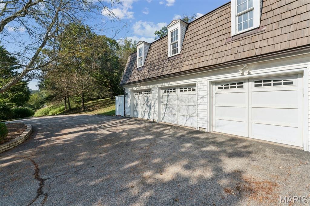 2333 Ossenfort Road Property Photo 13
