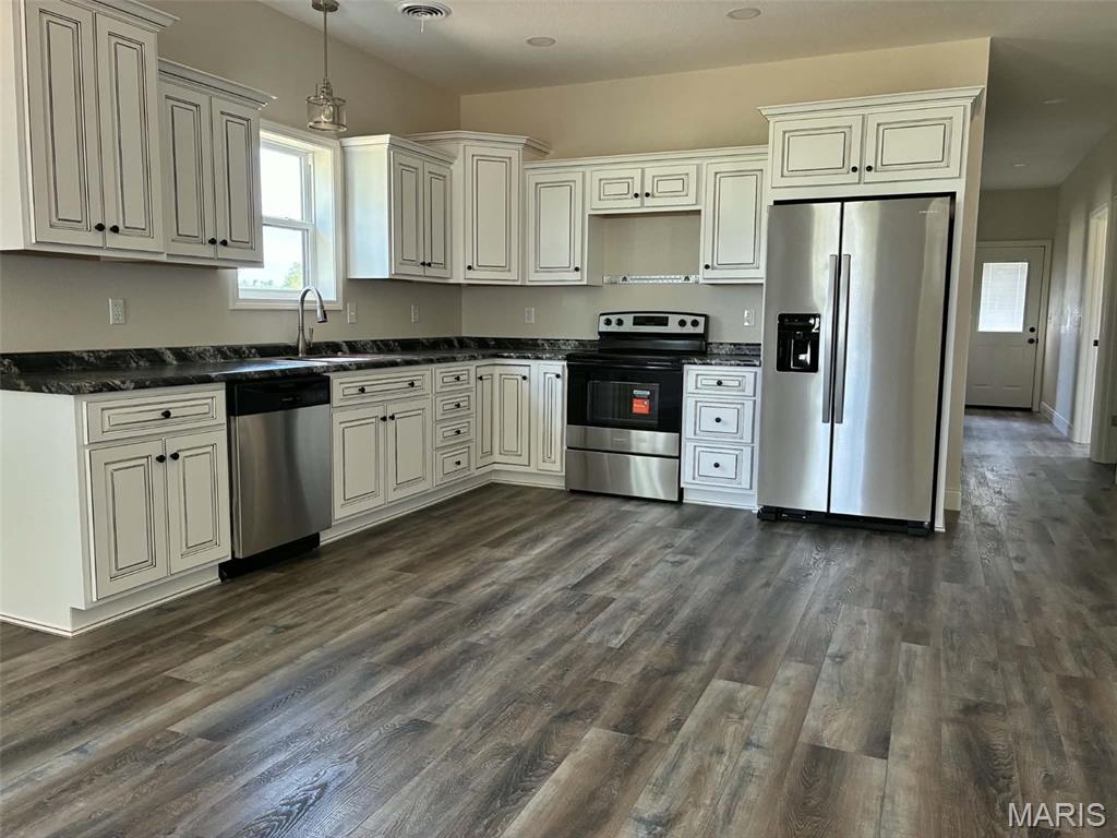 907 Arnold Property Photo 4