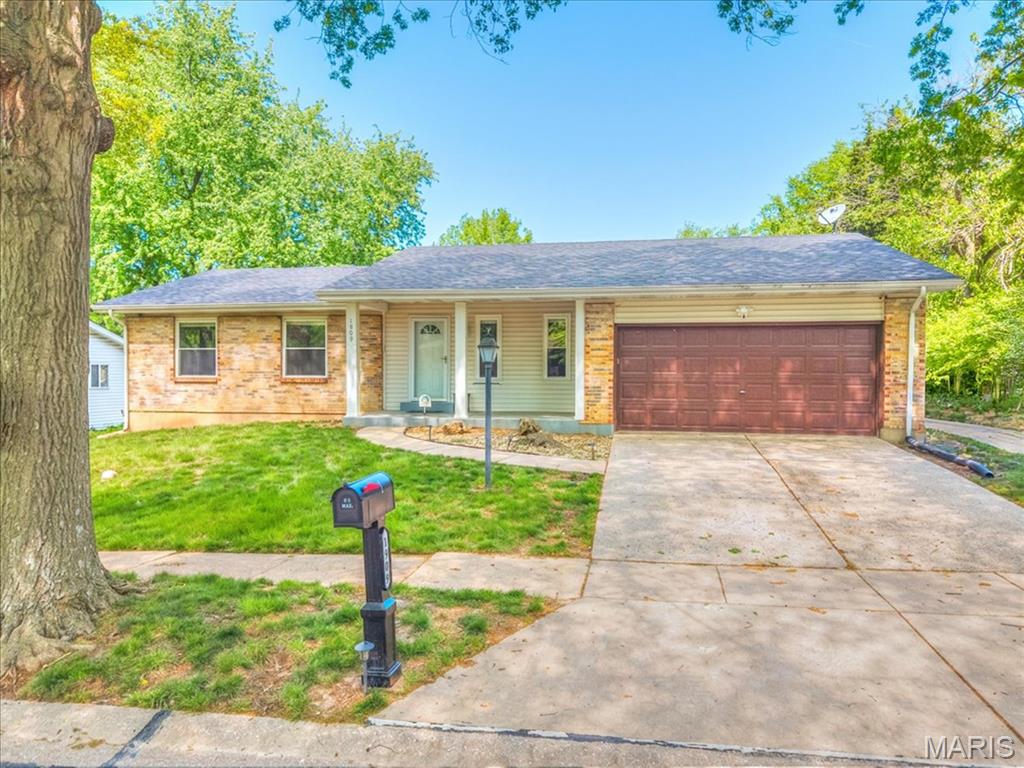 1909 Lakeheights Lane Property Photo 1