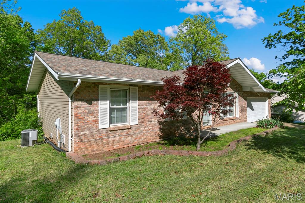 5418 Oakcrest Drive Property Photo 2