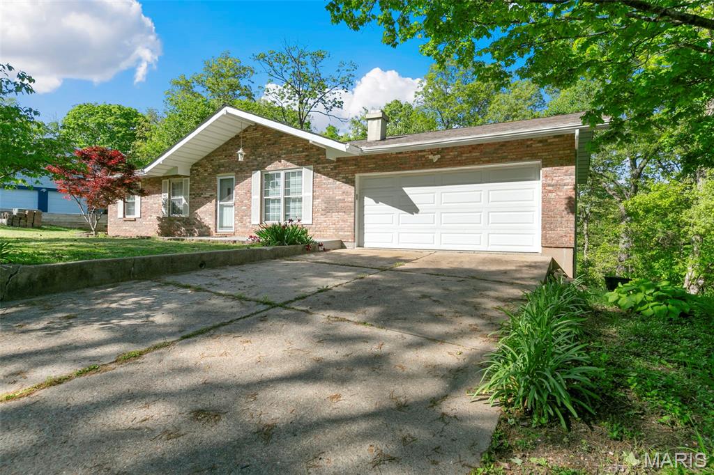 5418 Oakcrest Drive Property Photo 3